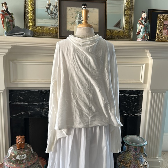Elegant DKNY Light White Wrap Sweater Shawl - Picture 3 of 4